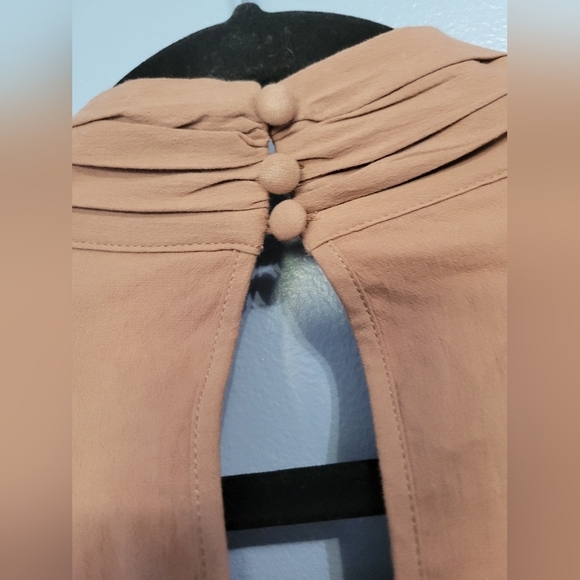 Future Collective Women's Long Sleeve Mock Neck Cross-Front Top Size XL Tan NWT - Picture 8 of 15